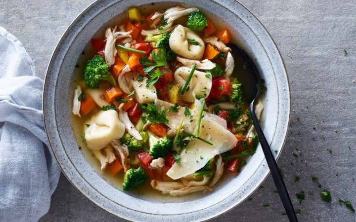 Chicken, broccoli & tortellini soup